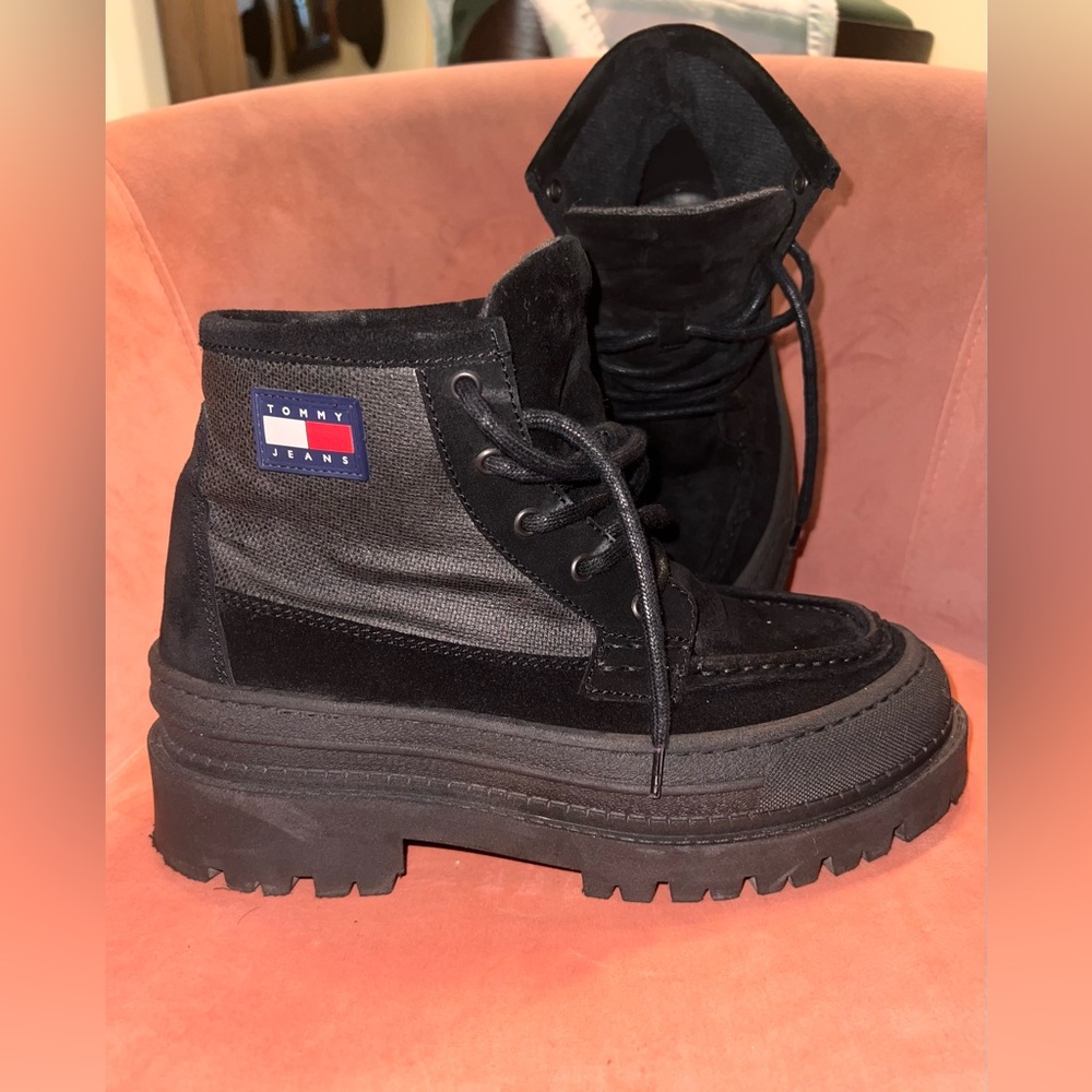 High quality TOMMY HILFIGER boots! US 8 size